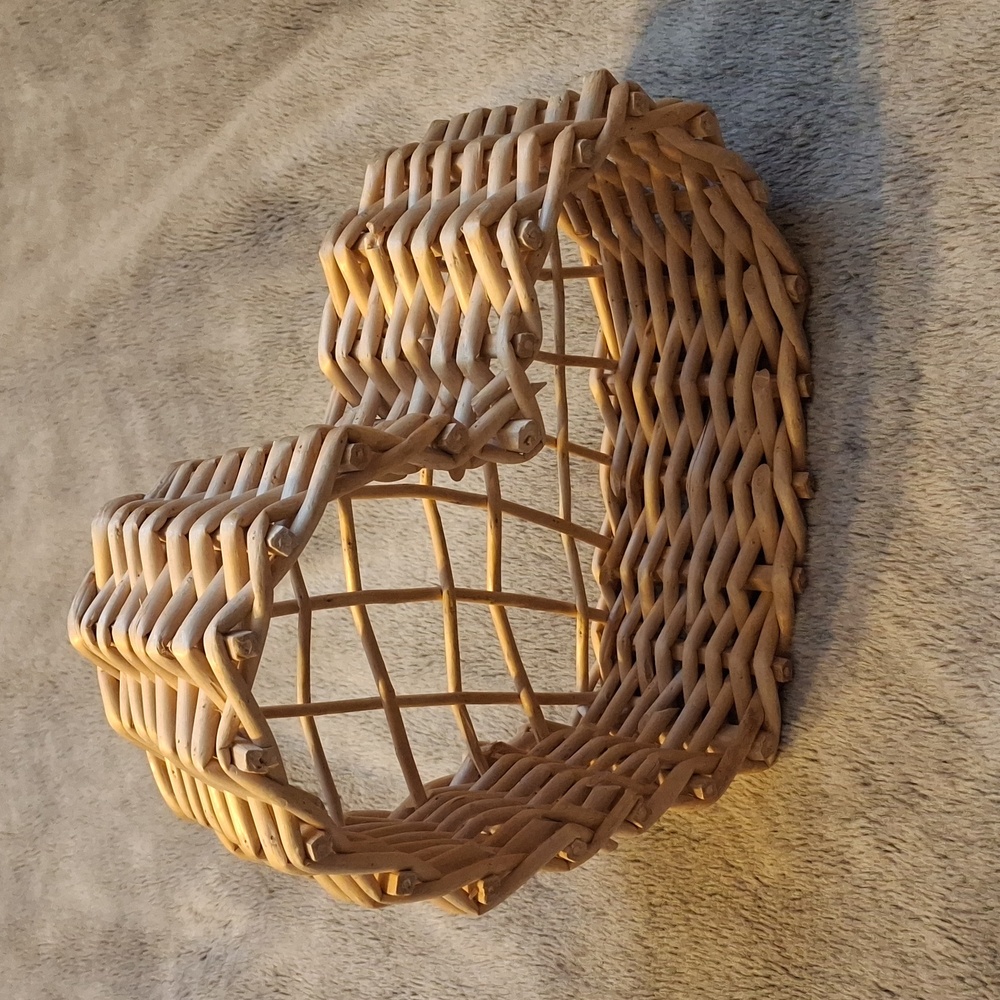 🤑 FINAL DROP! Heart Shaped Wicker Basket - Picture 2 of 4